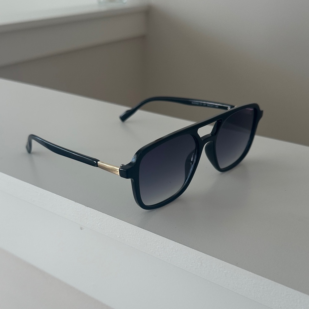 Elegant Black Sunglasses with Gold Detail